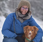 Mathilde Pernot mit Hund - Kundenstimme, Ausbildung Hundetrainerin, Assistenzhundetrainerin ATN