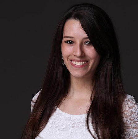 Dozentin Janine Weber - Ausbildung Hundetrainer ATN. Portraitfoto.