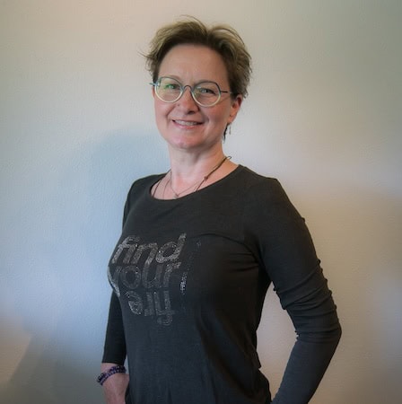 Dozentin Alexis Wagner - Ausbildung Assistenzhundetrainer, ATN. Portraitfoto.
